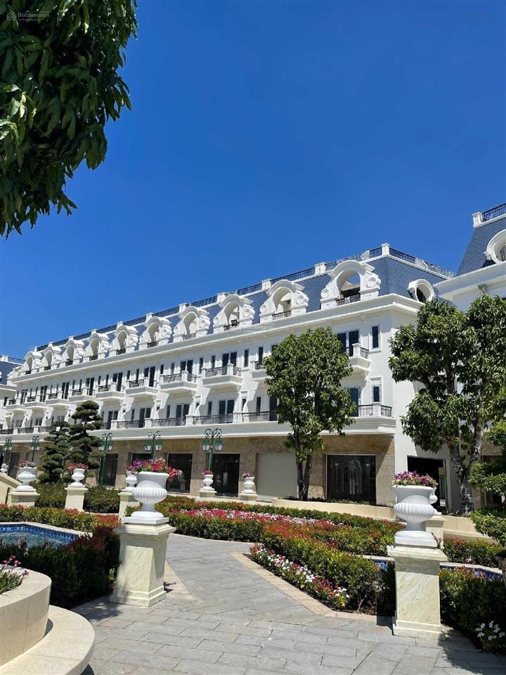 Cần bán gấp đất đường d9, kdc năm sao 121m2 giá 3 tỷ 300 triệu.  0931 112 ***