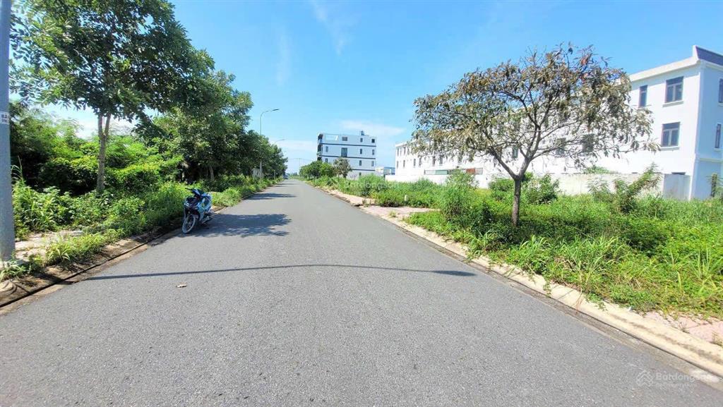 Cần bán đất dự án the sol gần trường học 100m2 giá 2tỷ550.  0931 112 ***