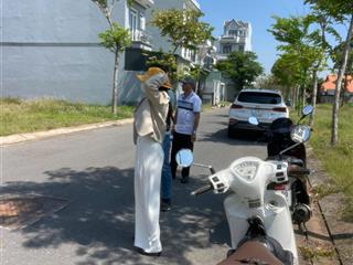 Cần bán lô đất kđt năm sao tại phước lý, cần giuộc, la 99m2 giá 2tỷ5.  0931 112 ***