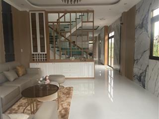Bán gấp căn nhà góc thoát tại kđt năm sao, cần giuộc, long an 180m2 sàn giá 4tỷ5 tl.  0931 112 ***