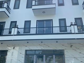 Bán nhà phố kđt năm sao 1 ngay mặt tiền 280m2 giá 6tỷ1 (thương lượng).  0931 112 *** ngân