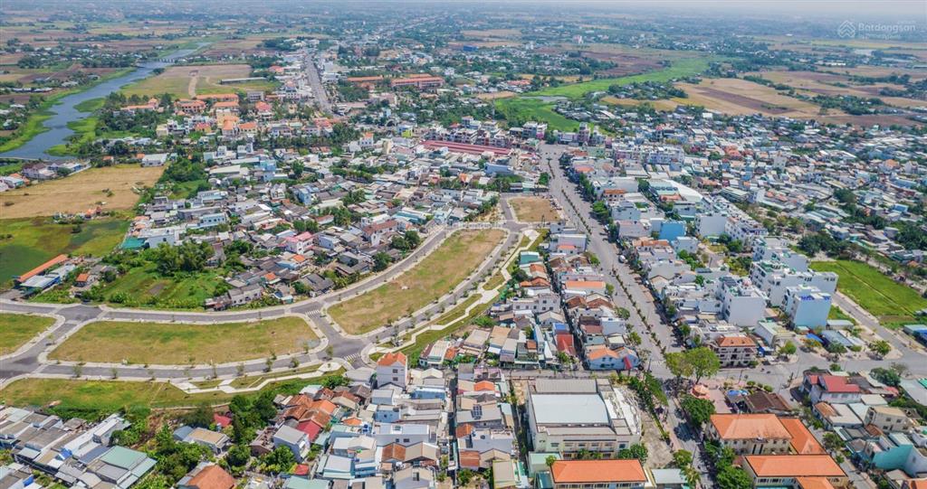 Cần bán đất ngay trung tâm thị trấn cần đước 80m2 giá 1tỷ450 (thương lượng).  0931 112 ***