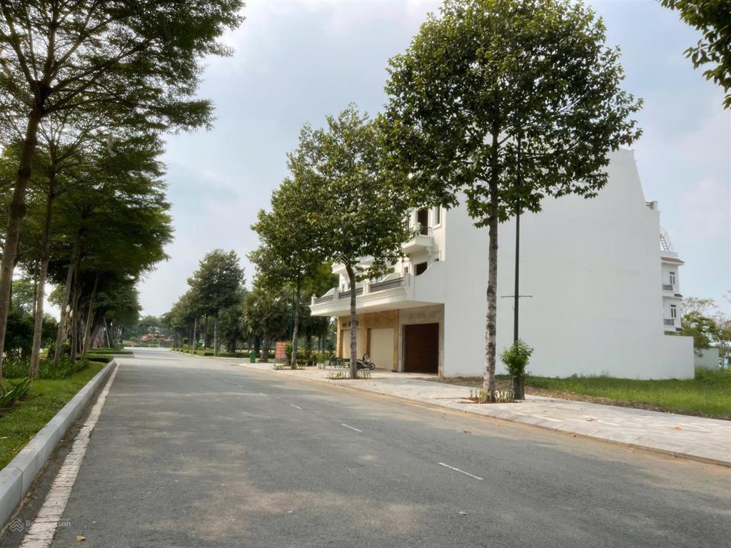 Cần bán lô mặt tiền đường d1 tại kđt năm sao 100m2 giá 3ty100 (thương lượng)  0931 112 *** ngân