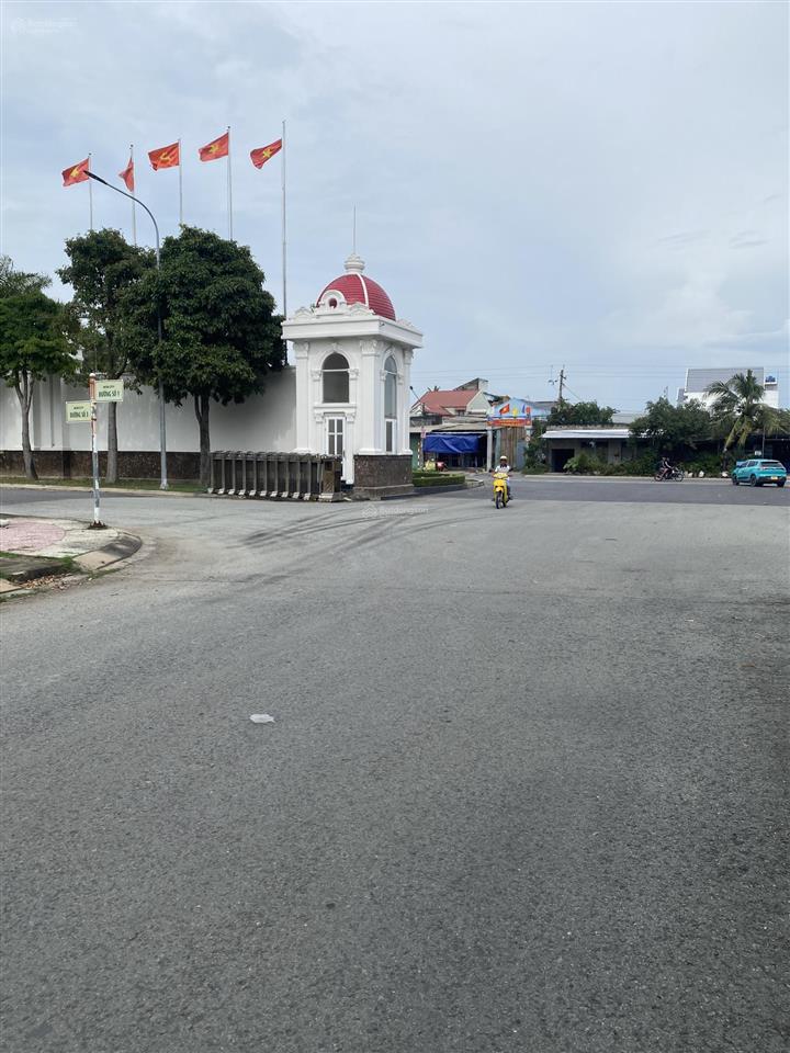 Bán lô góc kđt năm sao 1 tại cần giuộc, long an. giá 4ty5 (thương lượng)  0931 112 *** ngân