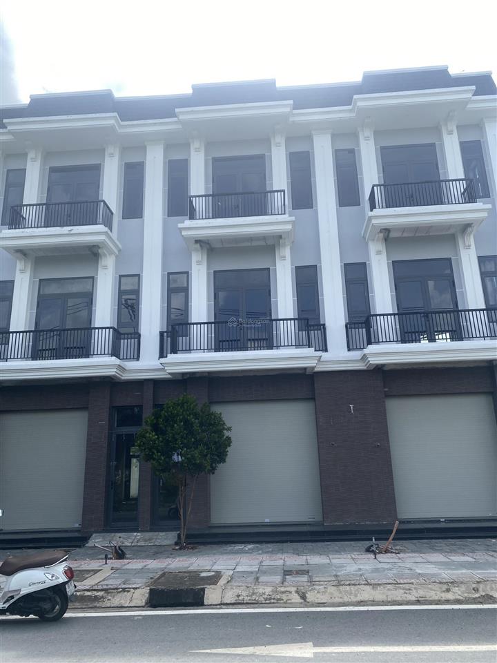 Bán căn shophouse khu the sol mặt tiền 50m giá 4tỷ7 (thương lượng) diện tích 100m2.  0931 112 ***