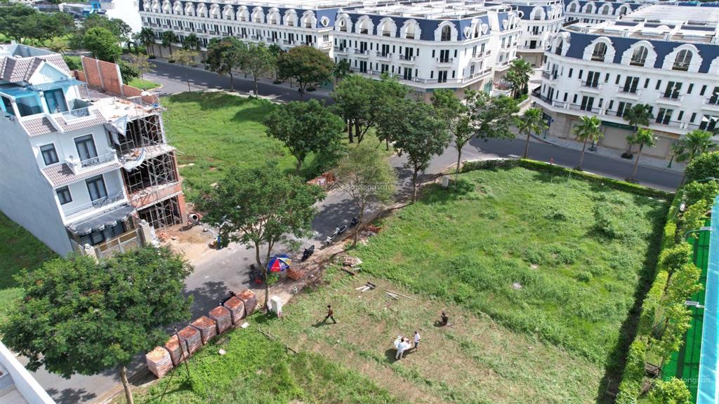 Bán nhà mới 100% tại kđt năm sao, 2 mặt tiền trước sau 345m2. giá 6ty6 thương lượng)  0931 112 ***