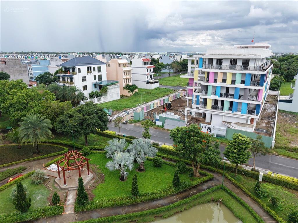 Bán nhà mới 100% tại kđt năm sao, 2 mặt tiền trước sau 345m2. giá 6ty6 thương lượng)  0931 112 ***