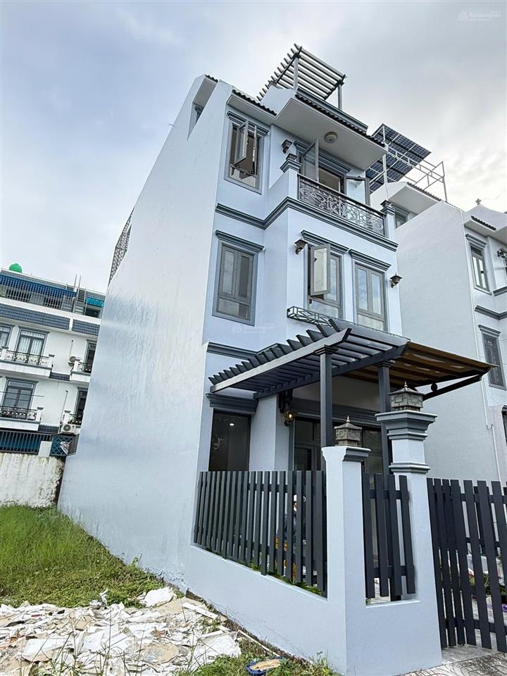Bán nhà kđt năm sao cần giuộc, dts 279m2, giá 4,3 tỷ.  0931 112 ***