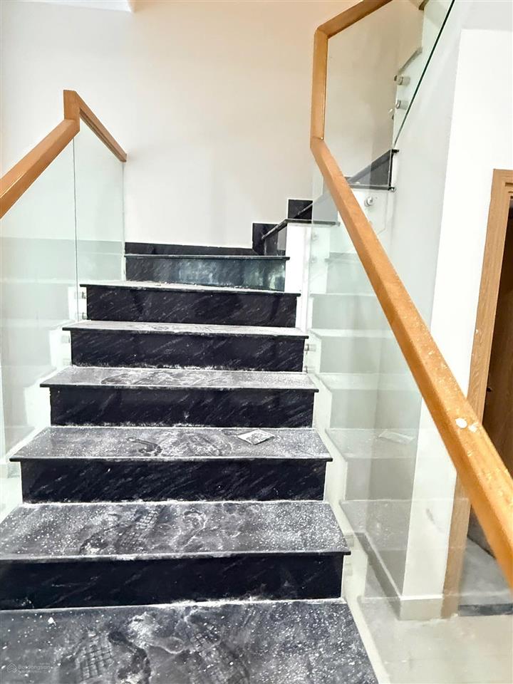 Bán nhà kđt năm sao cần giuộc, dts 279m2, giá 4,3 tỷ.  0931 112 ***