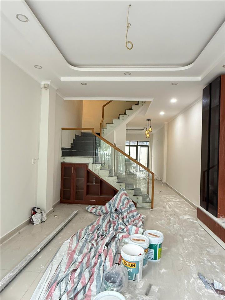 Bán nhà kđt năm sao cần giuộc, dts 279m2, giá 4,3 tỷ.  0931 112 ***