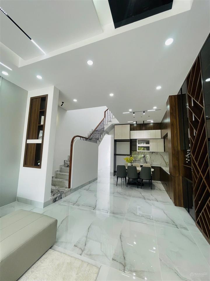 Cần bán căn nhà tại kđt the sol city giá 4tỷ5 (thương lượng) 136m2.  0931 112 ***