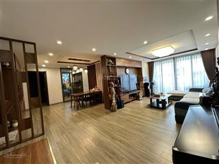 Bán căn 3 pn, diện tích 129 m2, tầng trung, view đẹp, bàn giao nhà ngay, có slot để xe ô tô