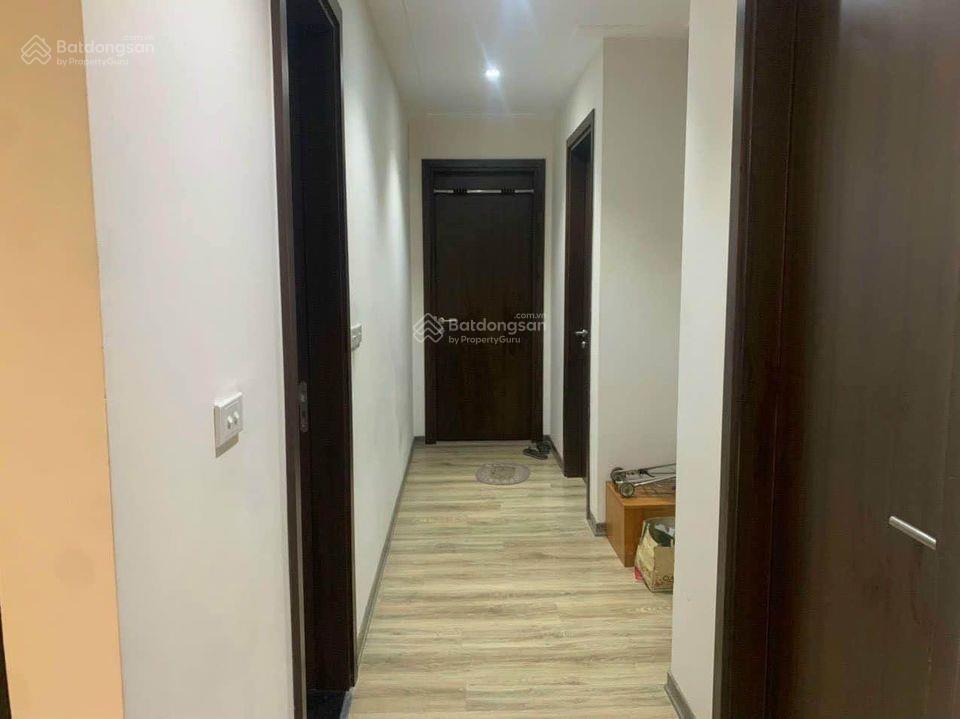 Bán căn 3 pn, diện tích 107,6 m2, tầng trung, view đẹp, bàn giao nhà ngay 80 tr/ m2
