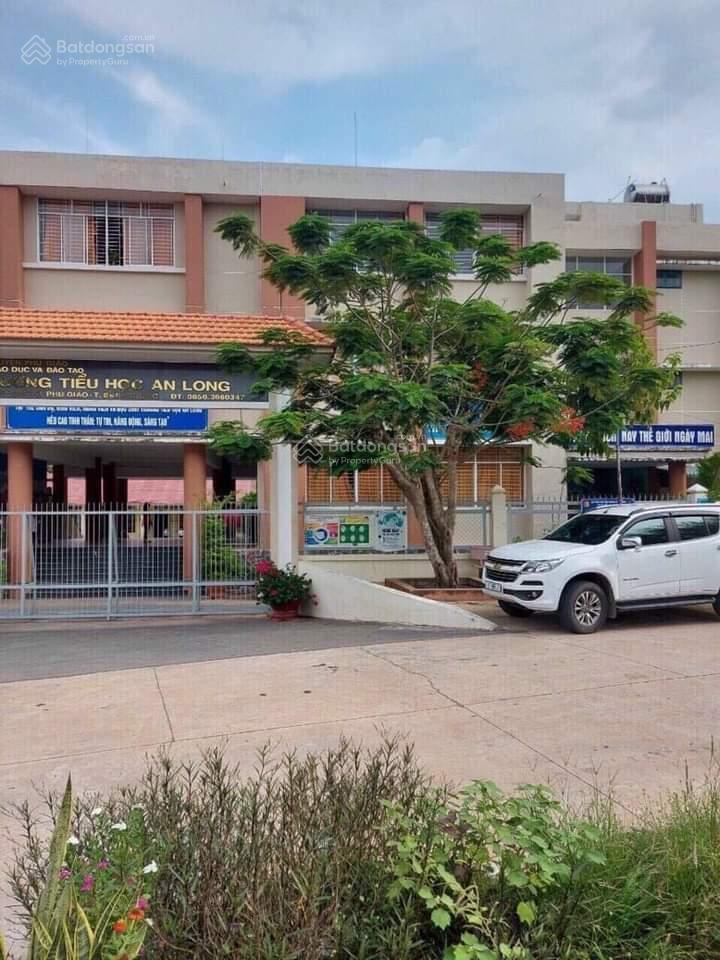 Bán gấp lô đất đối diện cổng trường giá rẻ