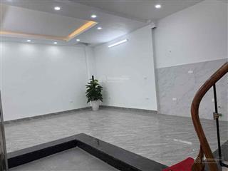 Nhà mới xây  40m2  gần phố đội cấn  5 tầng.