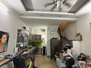 Nhà dân xây 5 tầng chắc chắn  lô góc  ngõ thông  thoáng sáng.