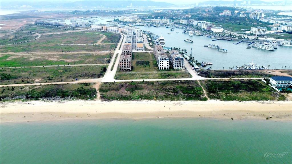 Bán nhà da marina tuần châu 2 bước chân tới bãi tắm, một bước đến bến du thuyền