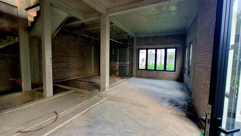 Bán lô góc grand bay đường to, 166m2 hướng đông nam