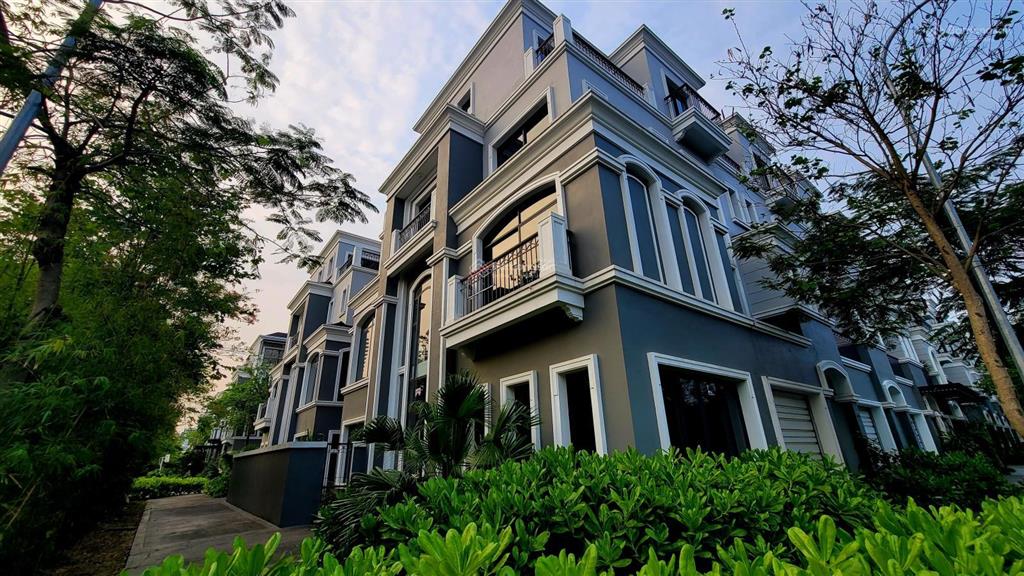 Bán lô góc grand bay đường to, 166m2 hướng đông nam