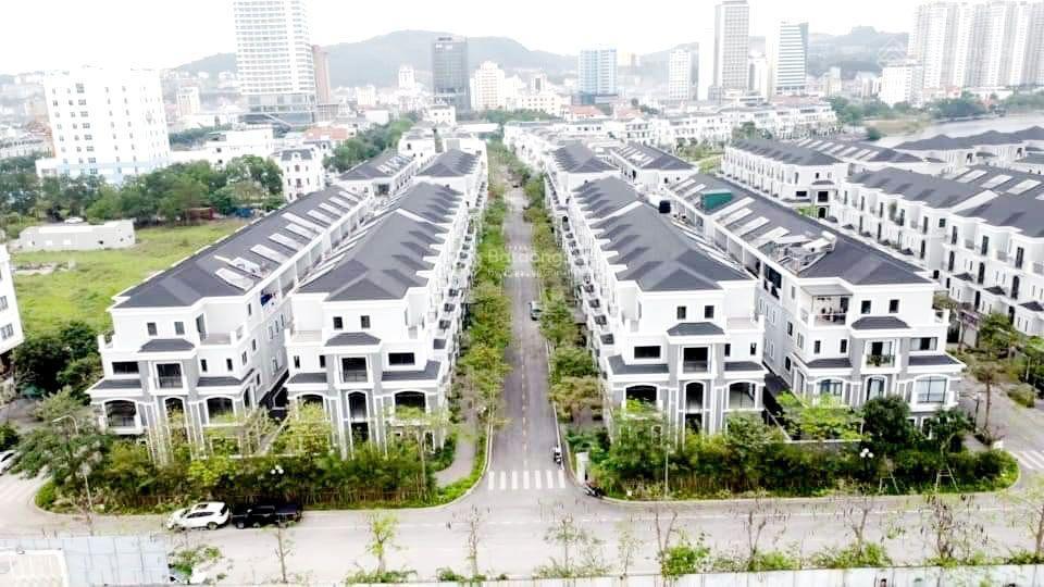 Bán lô góc grand bay đường to, 166m2 hướng đông nam