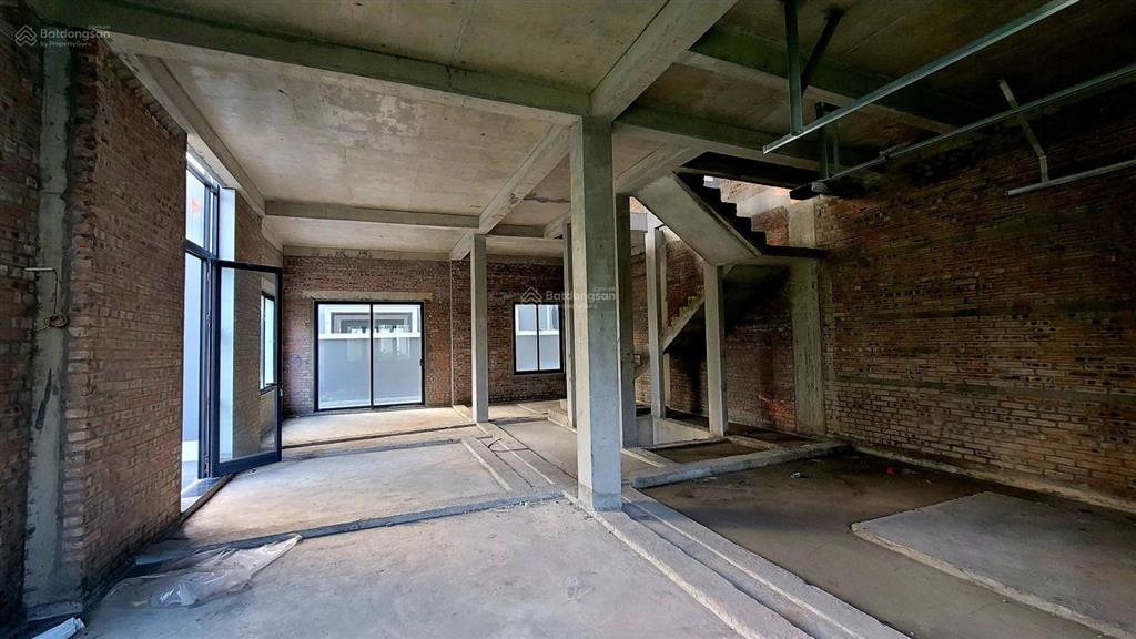 Bán lô góc grand bay đường to, 166m2 hướng đông nam