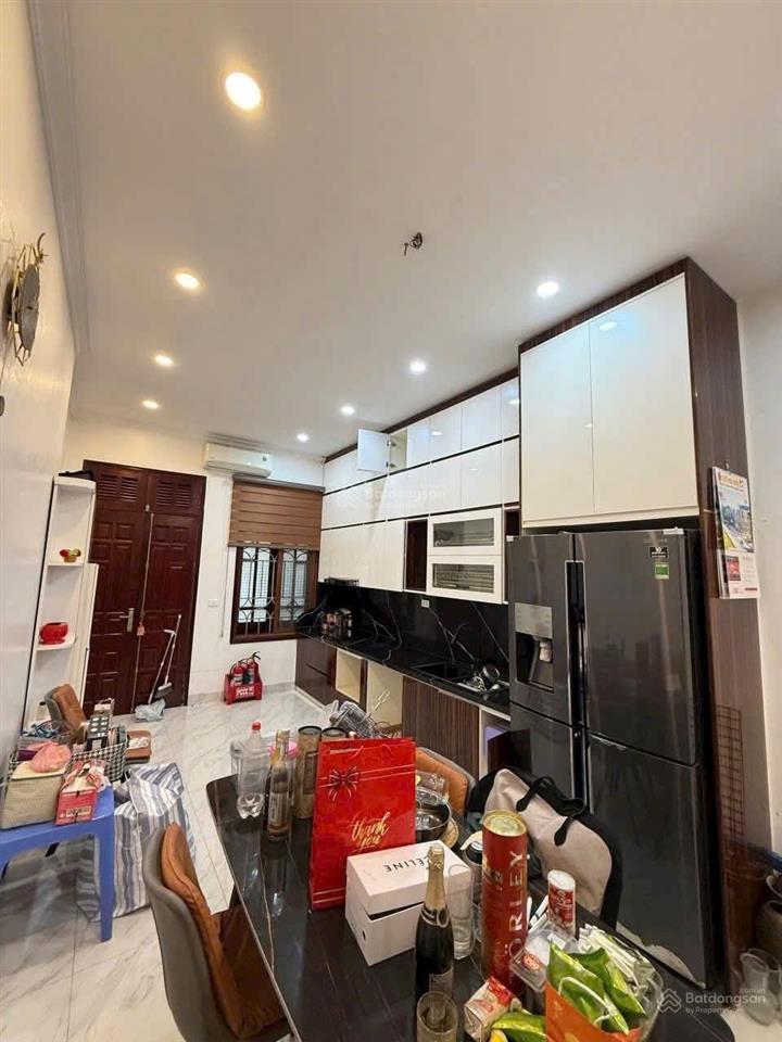 Bán gấp nhà phân lô cán bộ. ô tô vào nhà. thịnh liệt 200m ra đường giải phóng, không lỗi. giá rẻ