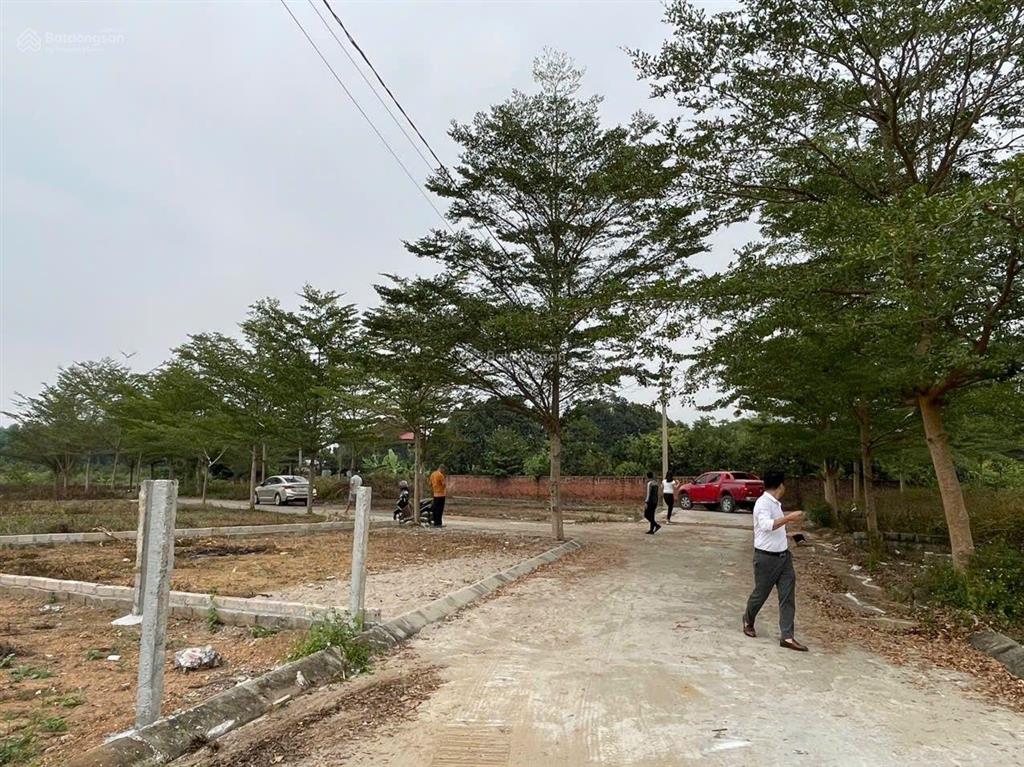 Bán lô góc 82.9m2. 3 mặt tiền tại bình yên, thạch thất gần khu công nghệ cao, đh fpt giá chỉ 3,3 tỷ