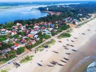 Đất biển tam thanh bên cạnh quảng trường biển.