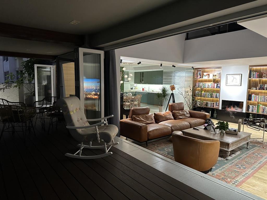 Hiếm có 1 căn penthouse 324m2 sky 2, nhà đẹp, 3 sân vườn cần bán nhanh giá 17,5 tỷ,  0906 710 ***