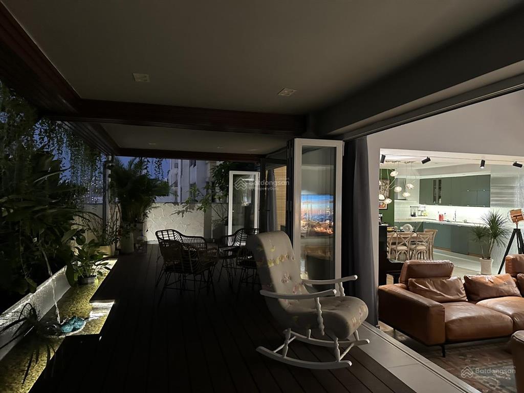 Hiếm có 1 căn penthouse 324m2 sky 2, nhà đẹp, 3 sân vườn cần bán nhanh giá 17,5 tỷ,  0906 710 ***