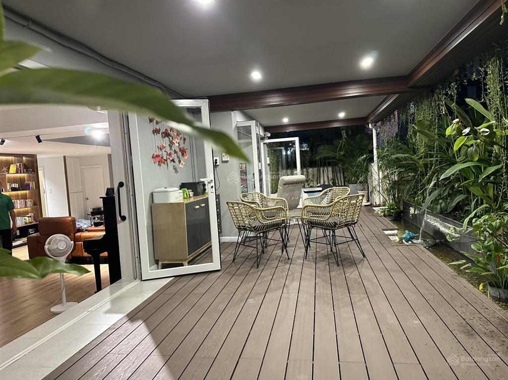 Hiếm có 1 căn penthouse 324m2 sky 2, nhà đẹp, 3 sân vườn cần bán nhanh giá 17,5 tỷ,  0906 710 ***