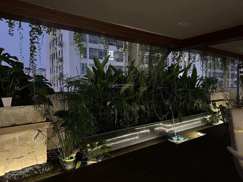 Hiếm có 1 căn penthouse 324m2 sky 2, nhà đẹp, 3 sân vườn cần bán nhanh giá 17,5 tỷ,  0906 710 ***