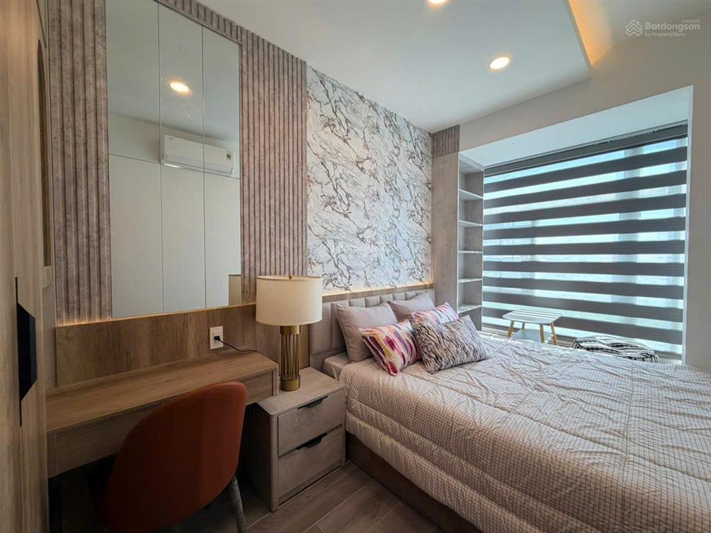 Kẹt tiền bán gấp căn hộ sky garden 1, 81m2, 2pn, full nội thất mới giá 5,6tỷ,  ngay 0906 710 ***
