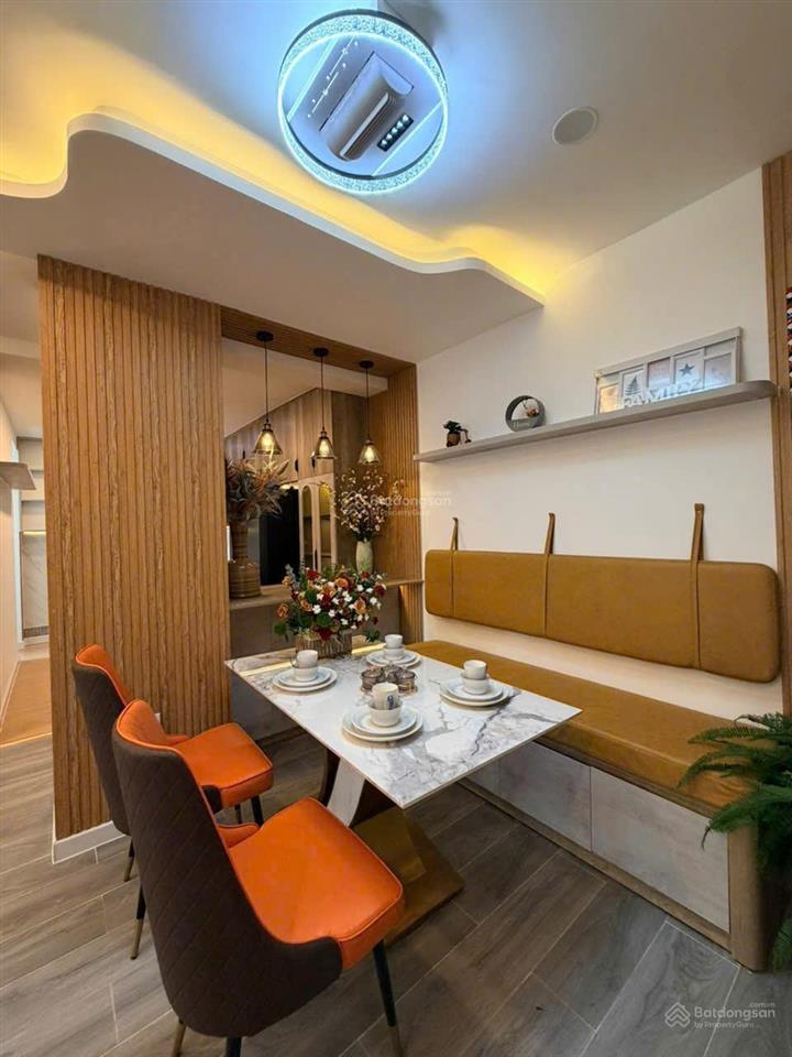 Kẹt tiền bán gấp căn hộ sky garden 1, 81m2, 2pn, full nội thất mới giá 5,6tỷ,  ngay 0906 710 ***