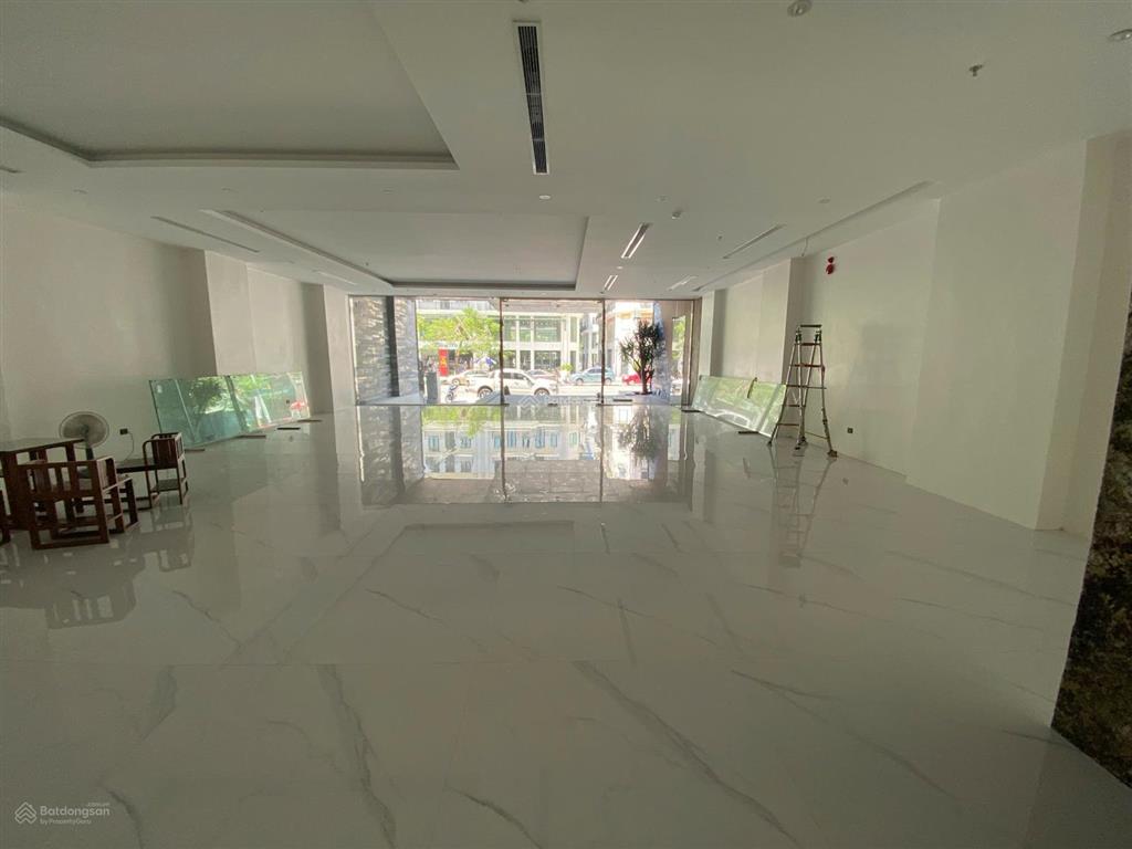 Cho thuê nhà mặt phố 250m2, 5 tầng đường 25/4 hạ long, quảng ninh