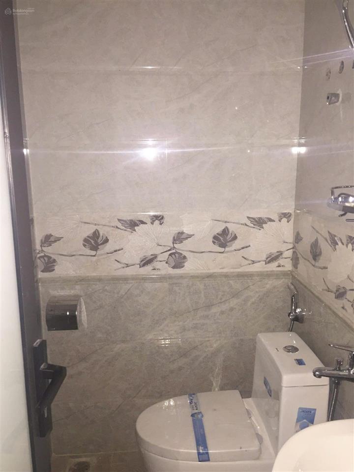 Cho thuê nhà mặt phố 250m2, 5 tầng đường 25/4 hạ long, quảng ninh