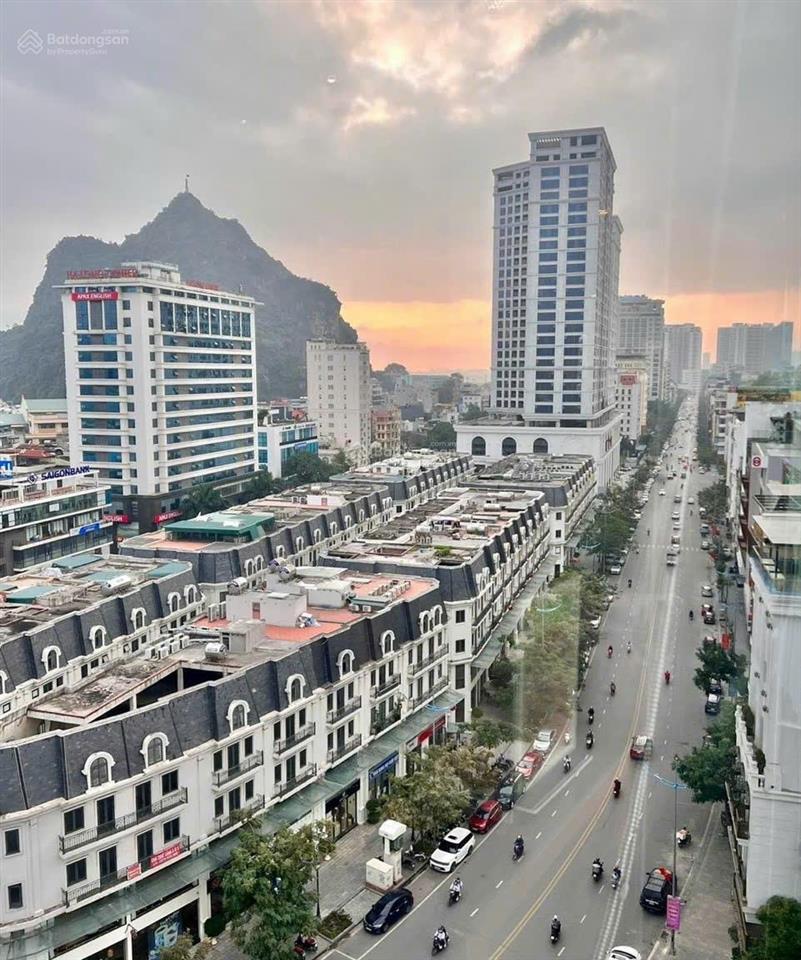 Cho thuê nhà mặt phố 250m2, 5 tầng đường 25/4 hạ long, quảng ninh