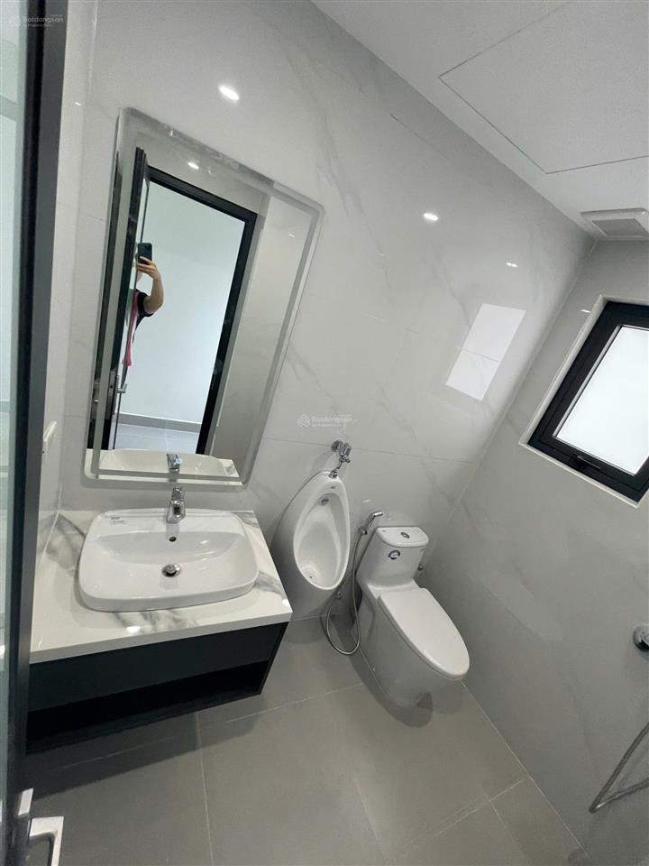 Cho thuê nhà tầng 1,2 tòa nhà 7 tầng 300m2 đường lê thánh tông, hạ long, quảng ninh