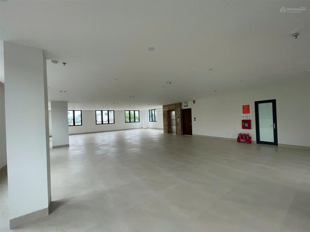Cho thuê nhà tầng 1,2 tòa nhà 7 tầng 300m2 đường lê thánh tông, hạ long, quảng ninh