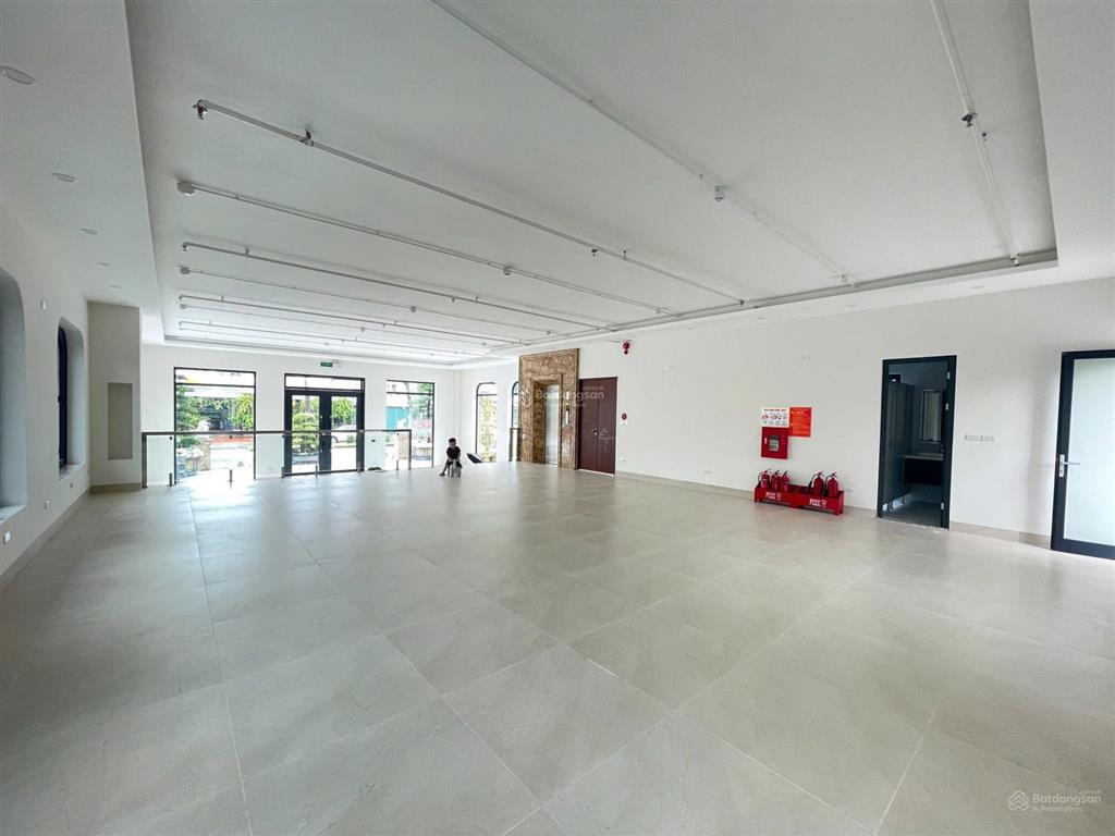 Cho thuê nhà tầng 1,2 tòa nhà 7 tầng 300m2 đường lê thánh tông, hạ long, quảng ninh