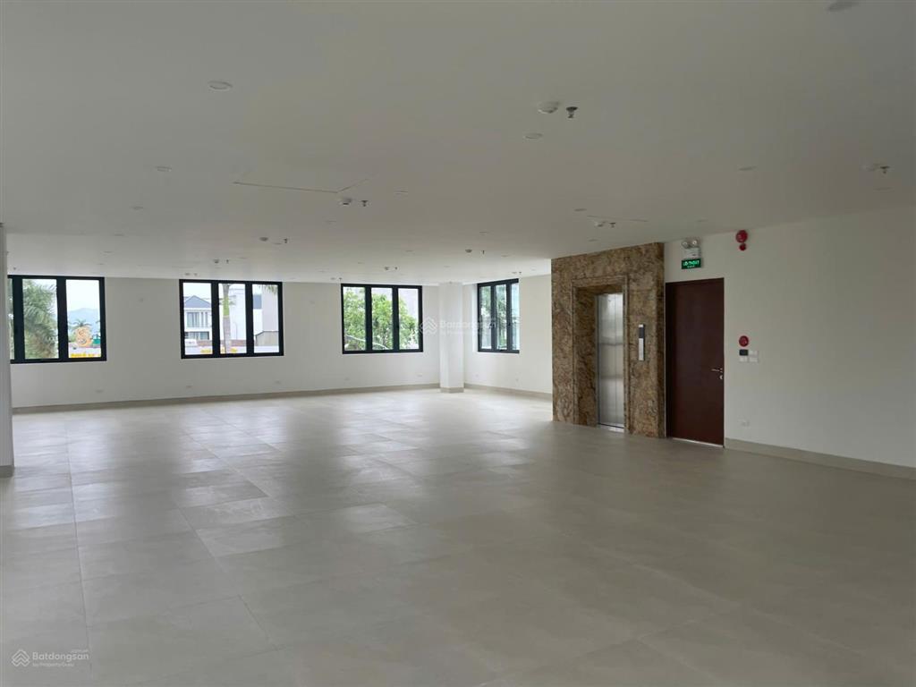 Cho thuê nhà tầng 1,2 tòa nhà 7 tầng 300m2 đường lê thánh tông, hạ long, quảng ninh