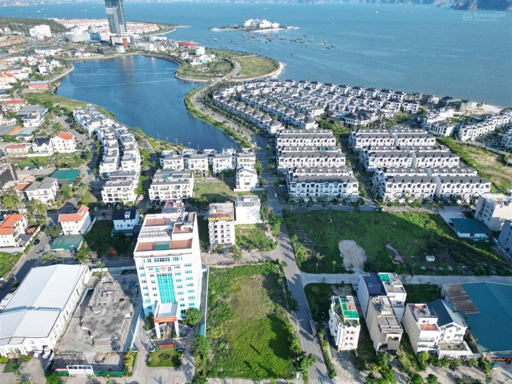 Bán lô đất 2000m2 đường đại lộ marina hạ long.