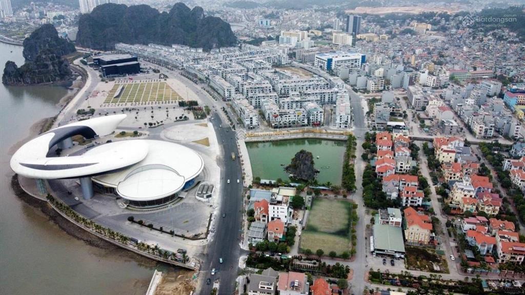 Bán nhà liền kề monbay hạ long 90m2, 5,5 tầng