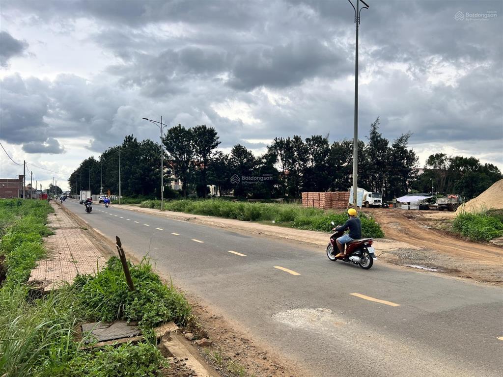 Lô đất góc 2 mặt tiền ngay trung tâm hành chính xã đức trọng. mặt tiền phạm ngũ lão kinh doanh tốt