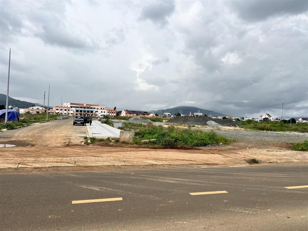 Lô đất góc 2 mặt tiền ngay trung tâm hành chính xã đức trọng. mặt tiền phạm ngũ lão kinh doanh tốt