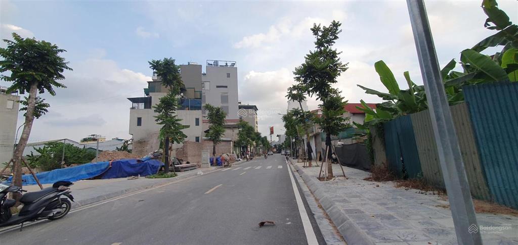 Mảnh đất đẹp cự khối, long biên,mặt đường 2 chiều,mặt ngõ sâu thoáng,gần hồ,tiện giao thông các ngả