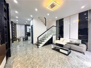 Bán nhà 2 lầu lộ oto nhà mới tặng full nội thất có 3 pn 4wc nhà gần siêu thị vincom hùng vương