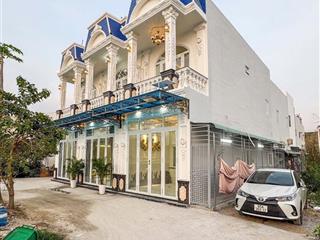 Bán nhà lầu mới 100% góc 2 mặt tiền có 3pn tặng full nội thất nhà lộ oto tới nhà giá rẻ chính chủ
