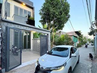 Bán nhà lầu mới 100% dt 4.5m x20m sổ hoàn công 160m2 nhà có sân đậu oto có 3pn giá rẻ chính chủ