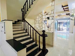 Cho thuê nhà lầu diện tích rộng có 3 máy lạnh lộ oto nhà gần bệnh viện hoàng mỹ